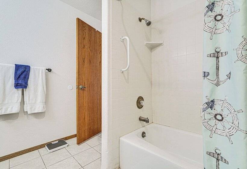 Lake Havasu City Home W/ Patios & Saltwater Pool!