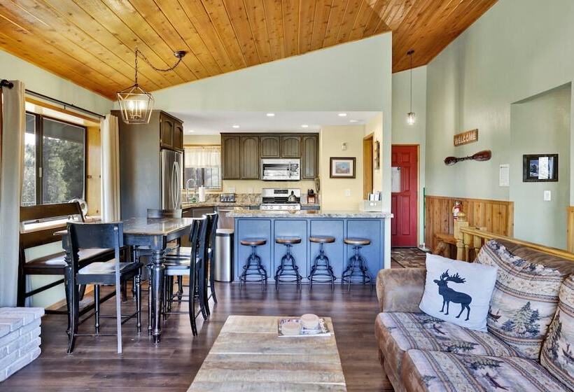 Lazy Llama Lodge #2150