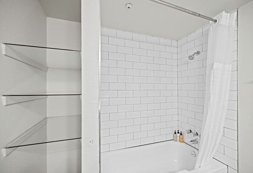 Littlefield Lofts, Hosted By Placemakr   6th Street