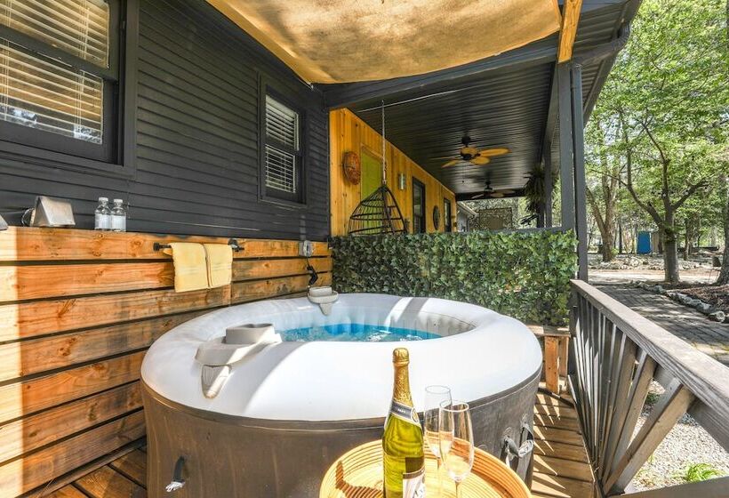 Hot Tub & Hiking Trails: Luxe Georgia Farm Retreat