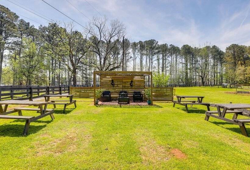 Hot Tub & Hiking Trails: Luxe Georgia Farm Retreat