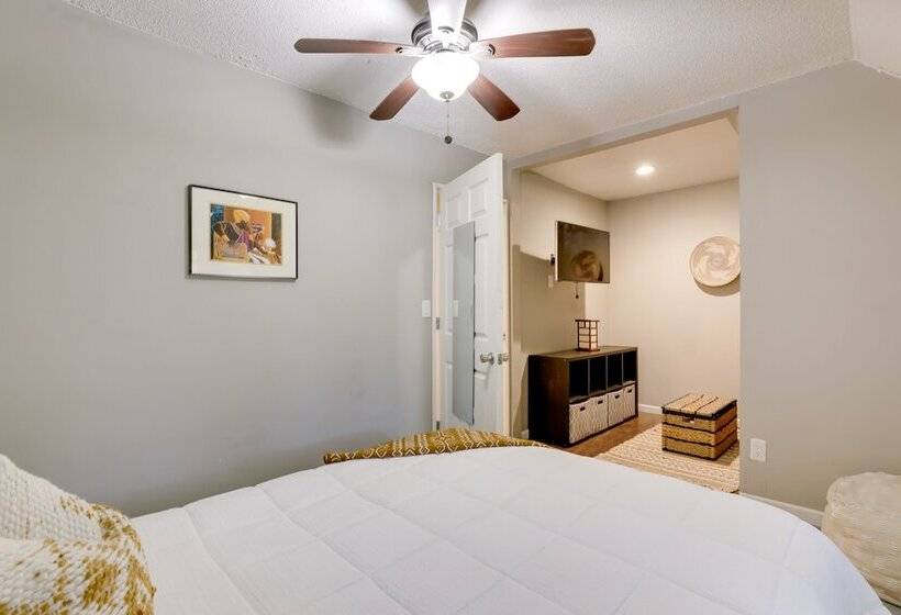 Hot Tub & Hiking Trails: Luxe Georgia Farm Retreat