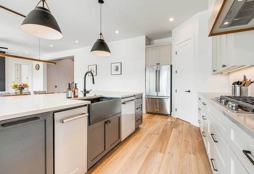 Luxe Texas Retreat W/ Dock Access   Near Lake Lbj!