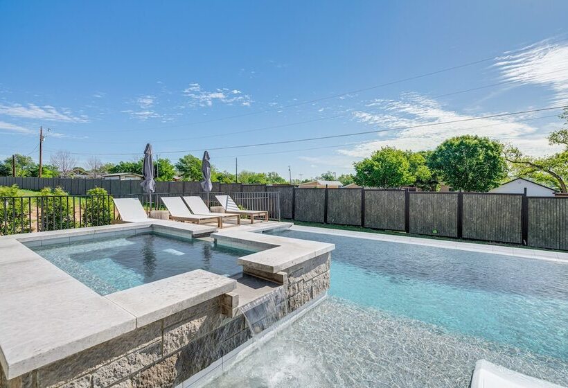 Luxe Texas Retreat W/ Dock Access   Near Lake Lbj!