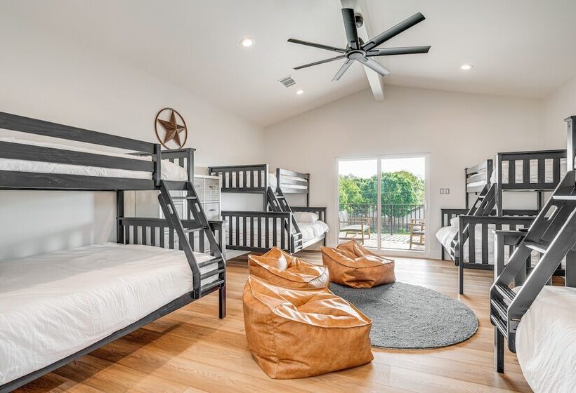 Luxe Texas Retreat W/ Dock Access   Near Lake Lbj!