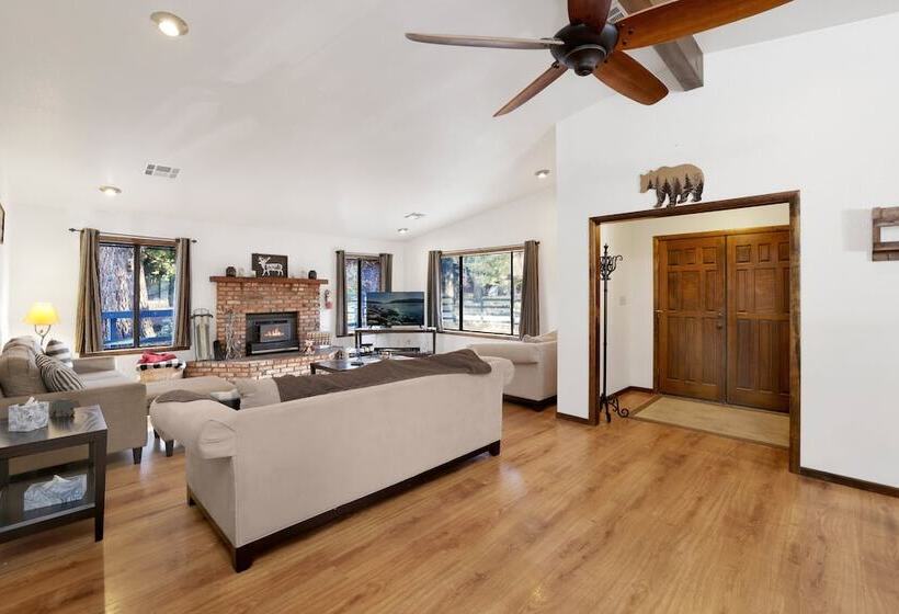 Maple Leaf Retreat #2330