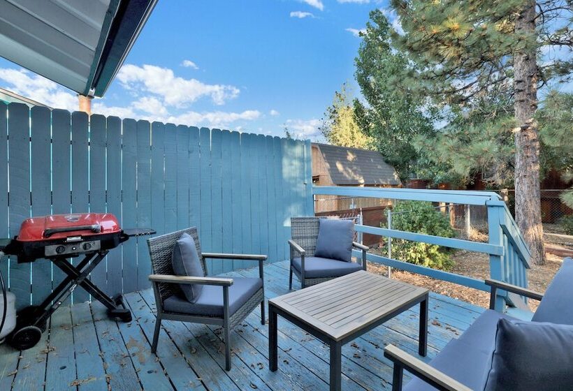 Maple Leaf Retreat #2330