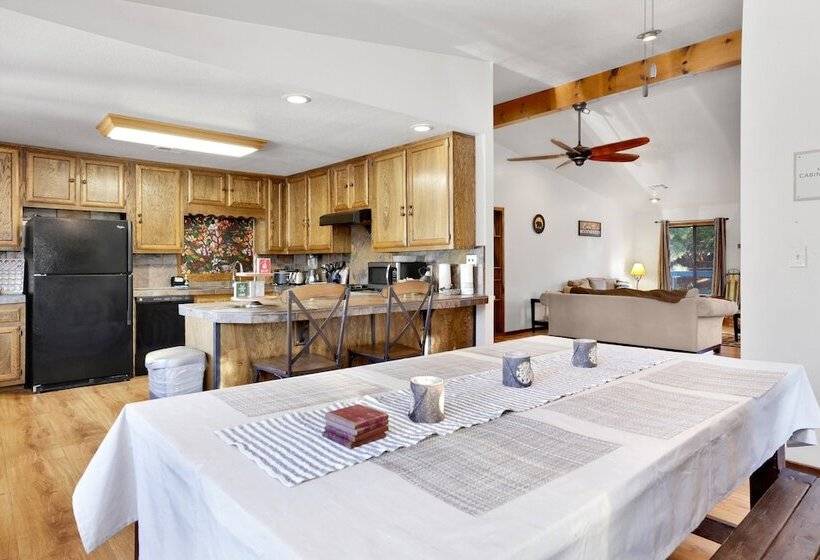 Maple Leaf Retreat #2330