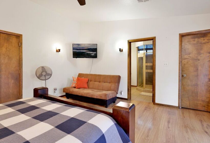 Maple Leaf Retreat #2330