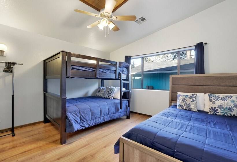 Maple Leaf Retreat #2330