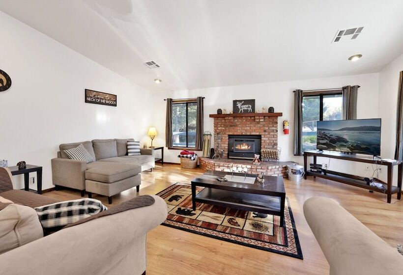 Maple Leaf Retreat #2330