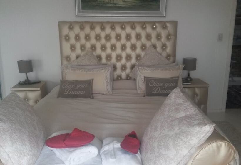 Mhlangeni Lodge B&b   Adults Only