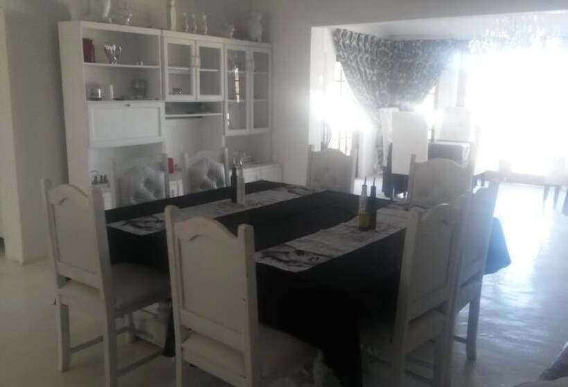 Mhlangeni Lodge B&b   Adults Only