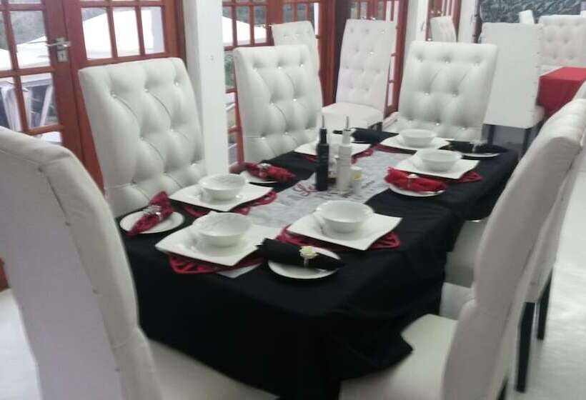 Mhlangeni Lodge B&b   Adults Only