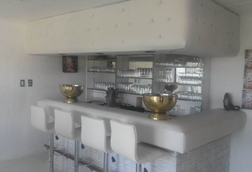 Mhlangeni Lodge B&b   Adults Only