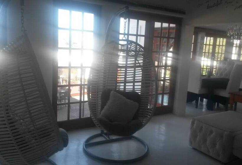 Mhlangeni Lodge B&b   Adults Only