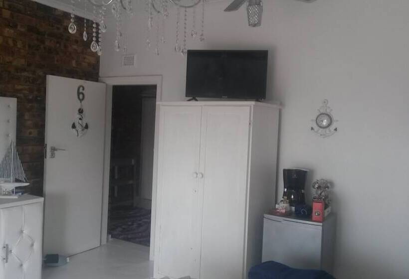 Mhlangeni Lodge B&b   Adults Only