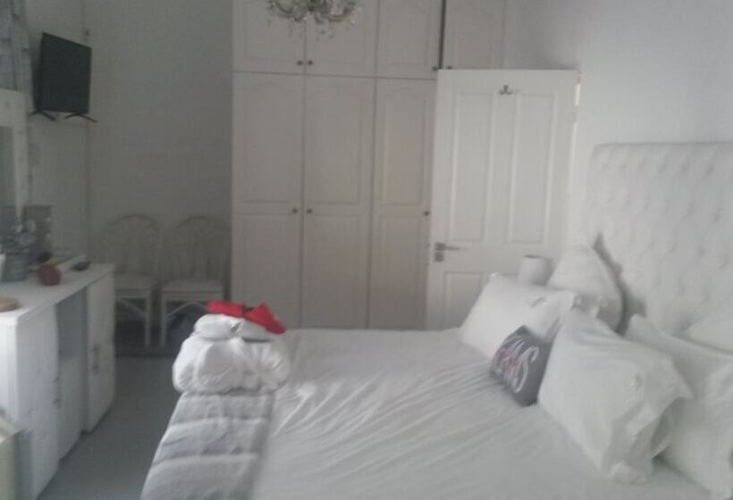Mhlangeni Lodge B&b   Adults Only