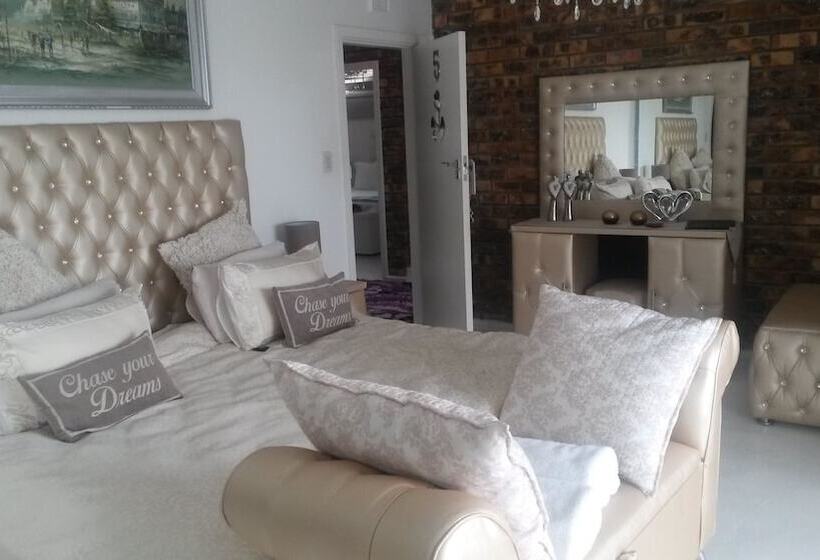 Mhlangeni Lodge B&b   Adults Only