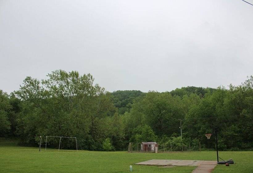 فندق على الطريق Hometown  Inn