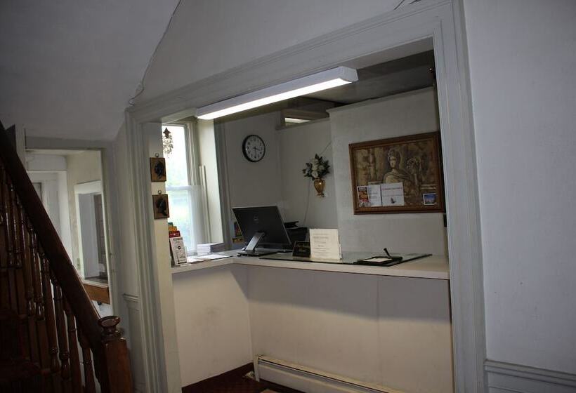 فندق على الطريق Hometown  Inn