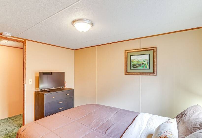 Nancy Cabin W/ Fire Pit Near Lake Cumberland!