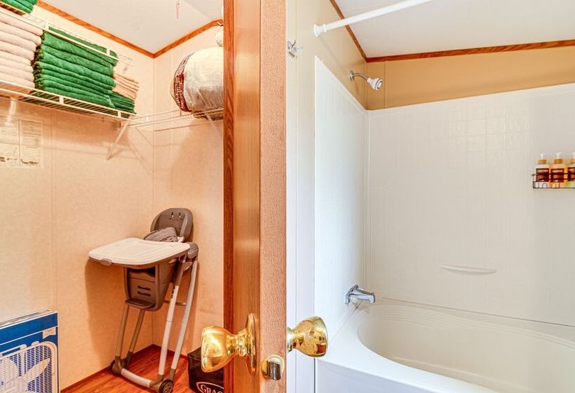 Nancy Cabin W/ Fire Pit Near Lake Cumberland!