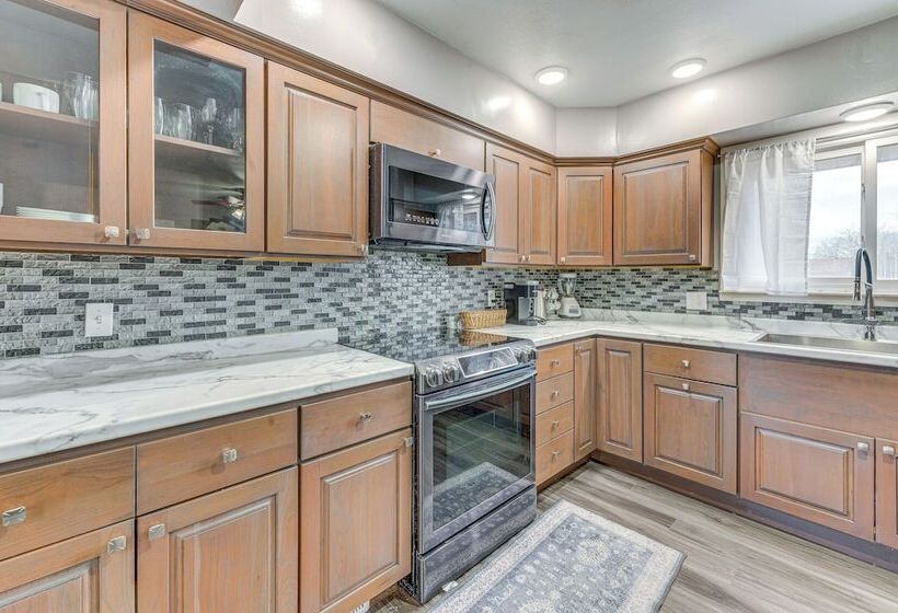 Newly Remodeled Home In Storm Lake W/ Private Yard