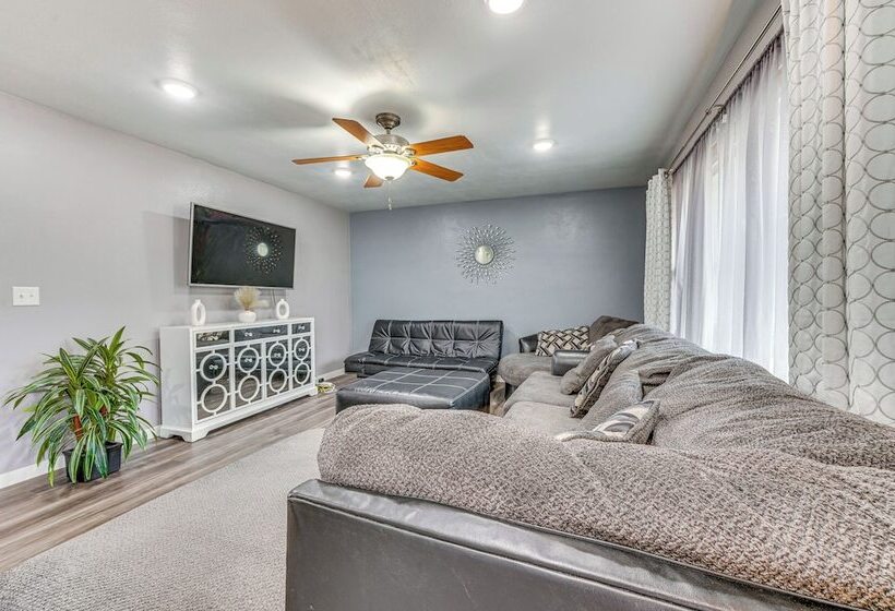 Newly Remodeled Home In Storm Lake W/ Private Yard