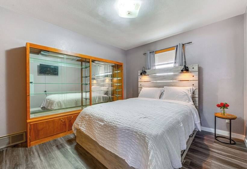 Newly Remodeled Home In Storm Lake W/ Private Yard