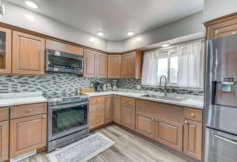 Newly Remodeled Home In Storm Lake W/ Private Yard