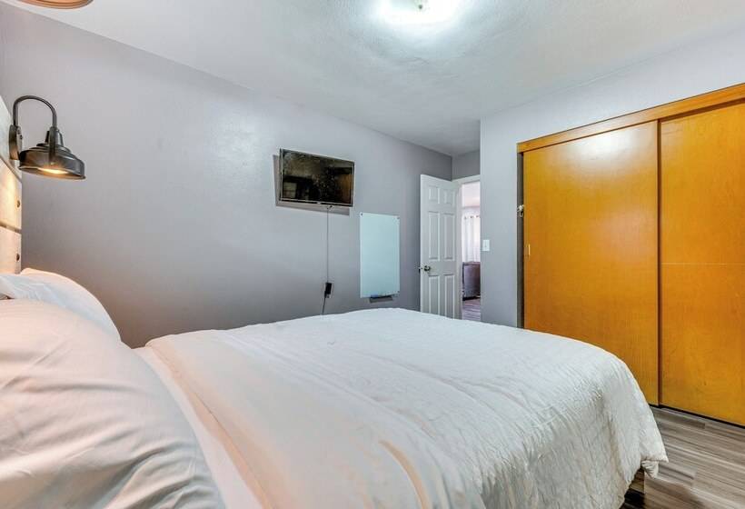 Newly Remodeled Home In Storm Lake W/ Private Yard