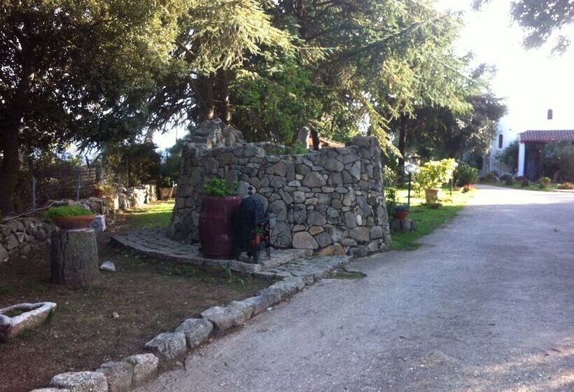 פנסיון Ai Monti Del Gennargentu