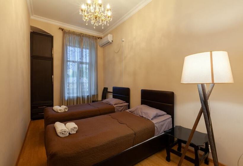 پانسیون Yard 11