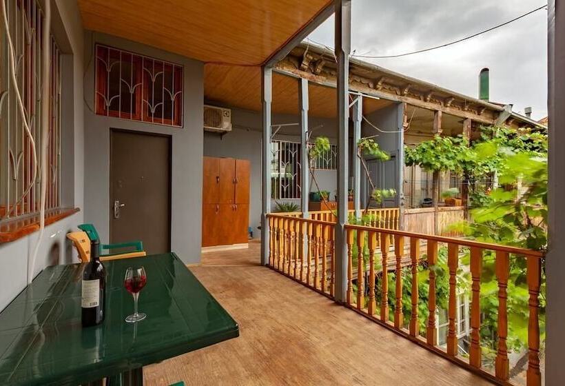 پانسیون Yard 11