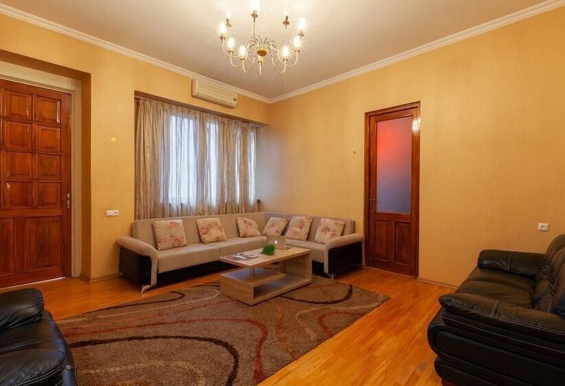 پانسیون Yard 11