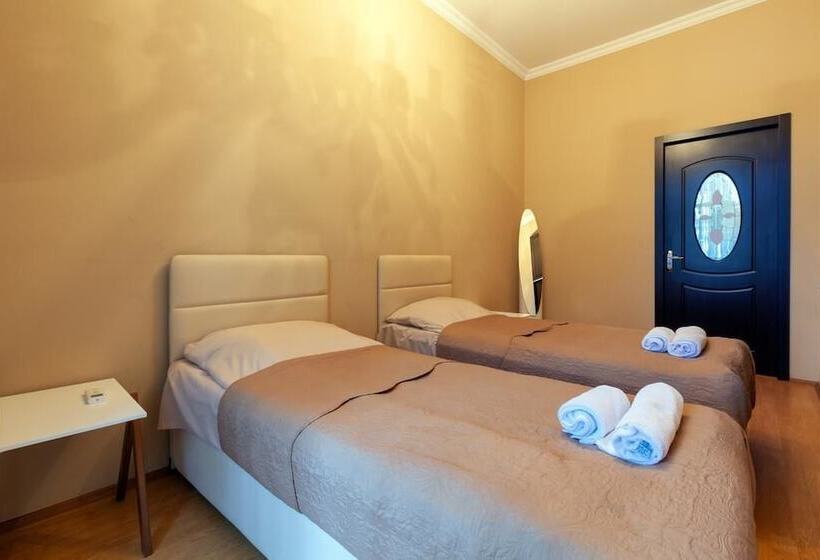 پانسیون Yard 11