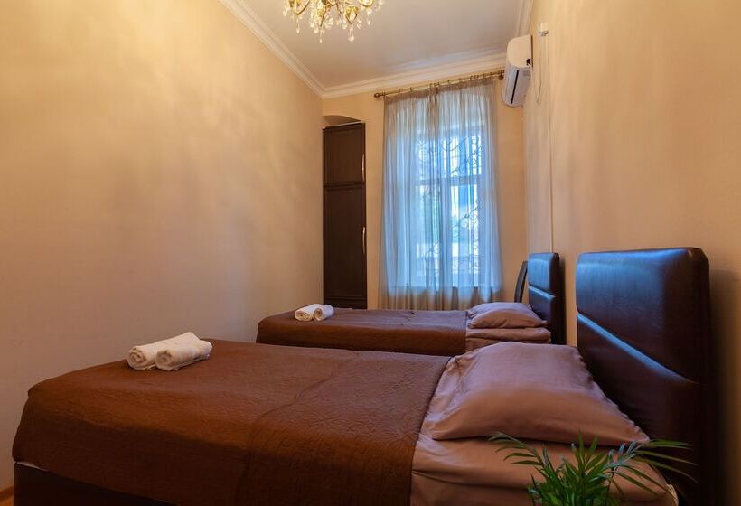 پانسیون Yard 11