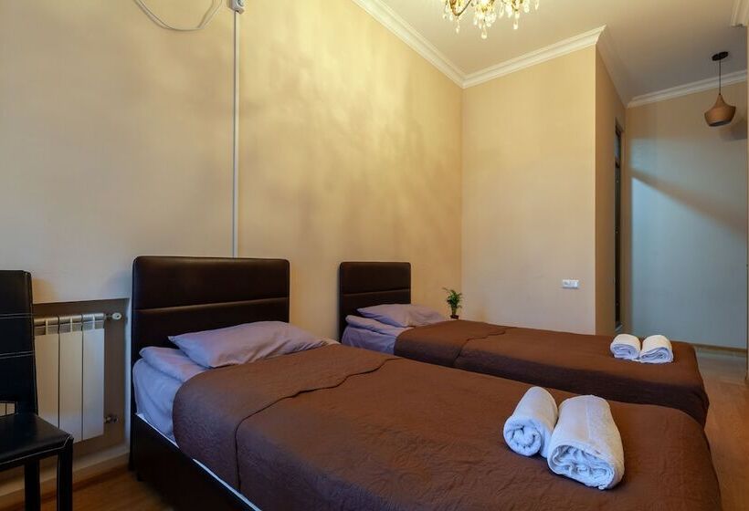 پانسیون Yard 11