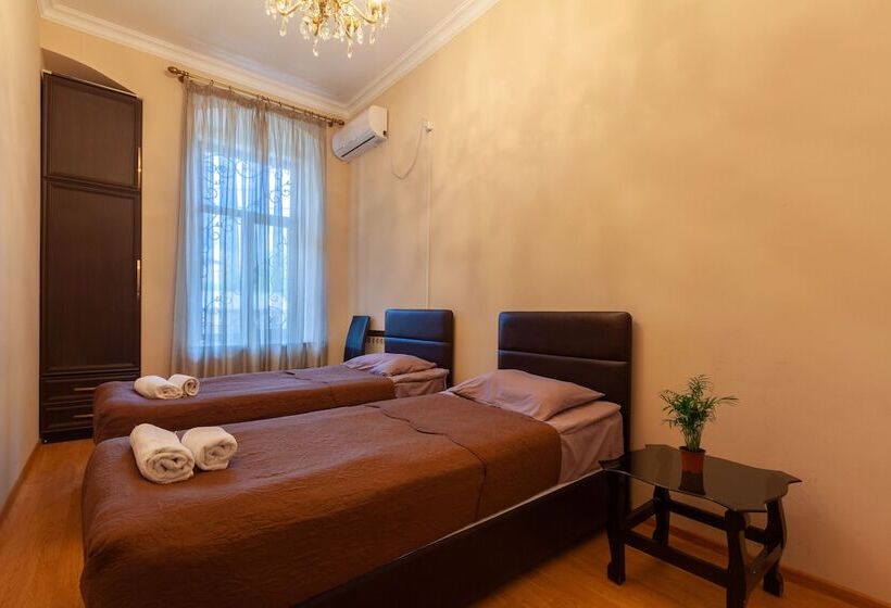 پانسیون Yard 11