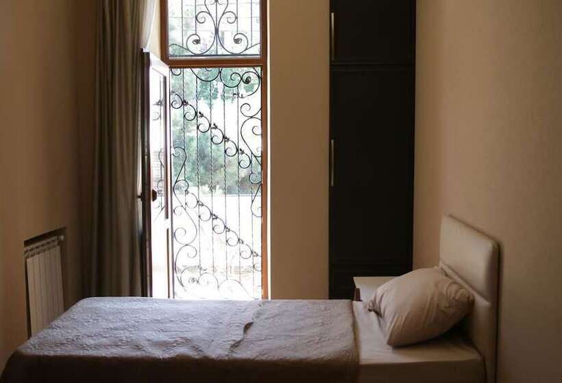 پانسیون Yard 11