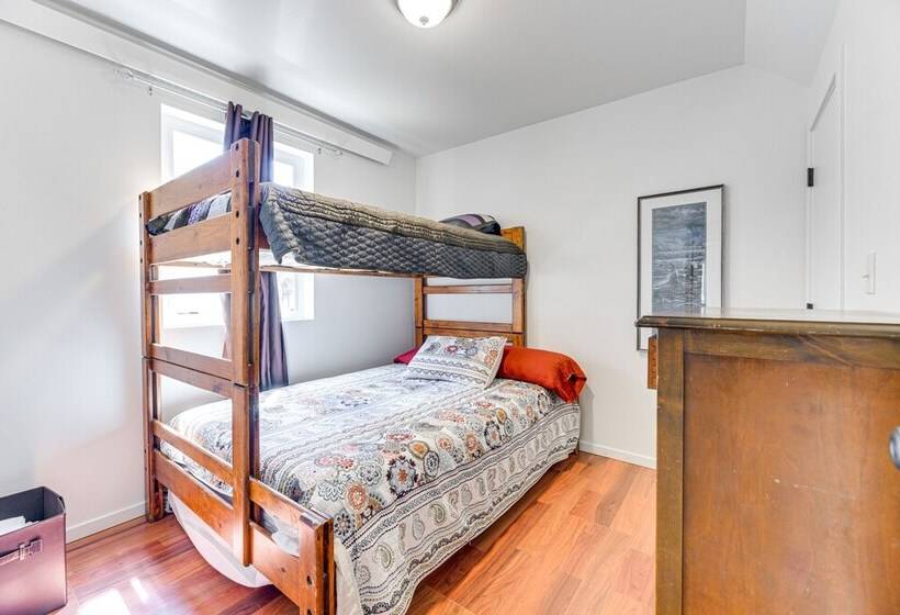 Pet Friendly Home: 29 Mi To Olympic National Park!