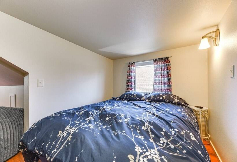 Pet Friendly Home: 29 Mi To Olympic National Park!