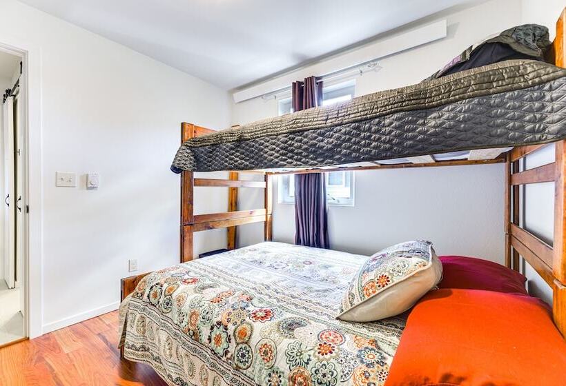 Pet Friendly Home: 29 Mi To Olympic National Park!