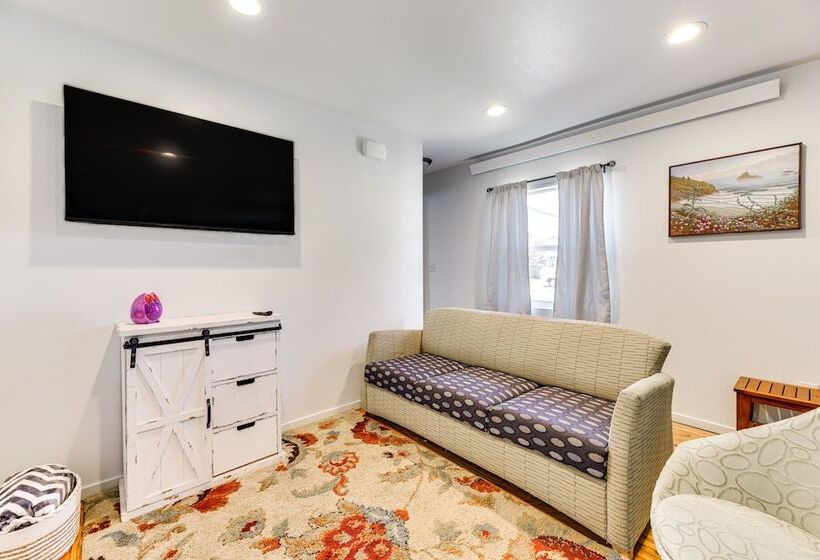 Pet Friendly Home: 29 Mi To Olympic National Park!