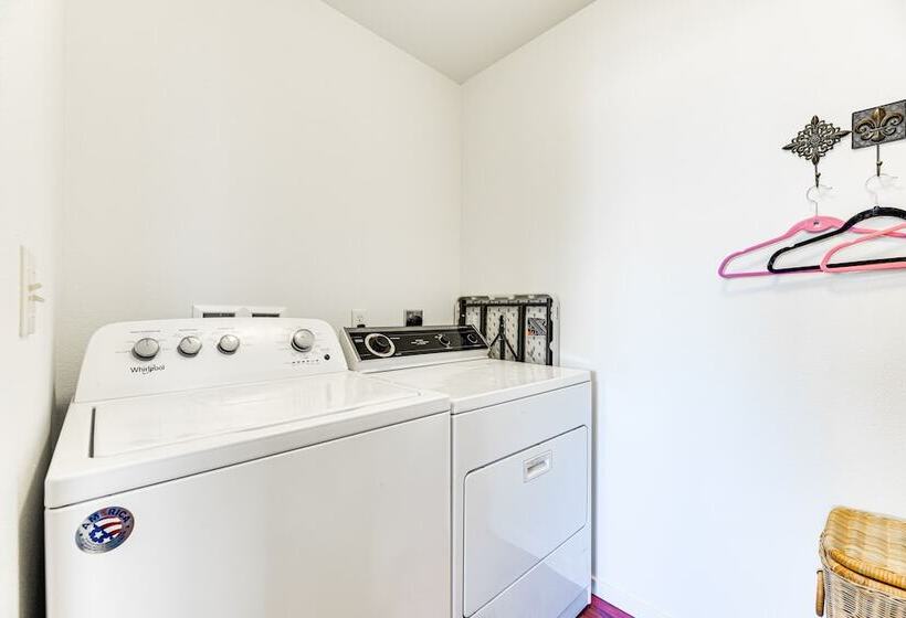 Pet Friendly Home: 29 Mi To Olympic National Park!