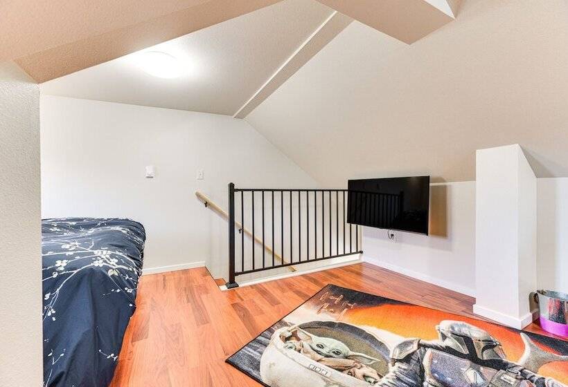 Pet Friendly Home: 29 Mi To Olympic National Park!