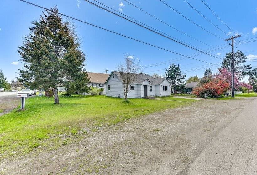 Pet Friendly Home: 29 Mi To Olympic National Park!