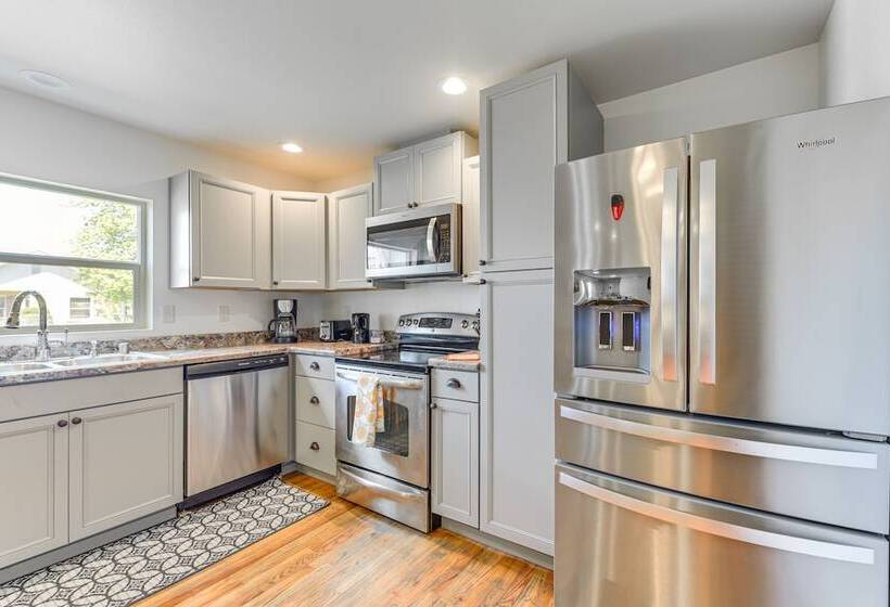 Pet Friendly Home: 29 Mi To Olympic National Park!