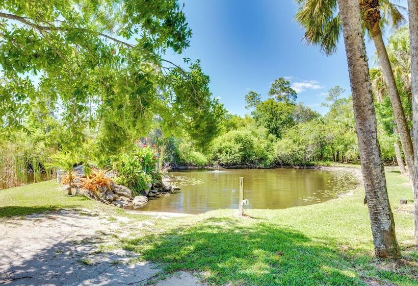 Pet Friendly Palm City Home: 14 Mi To Beach!